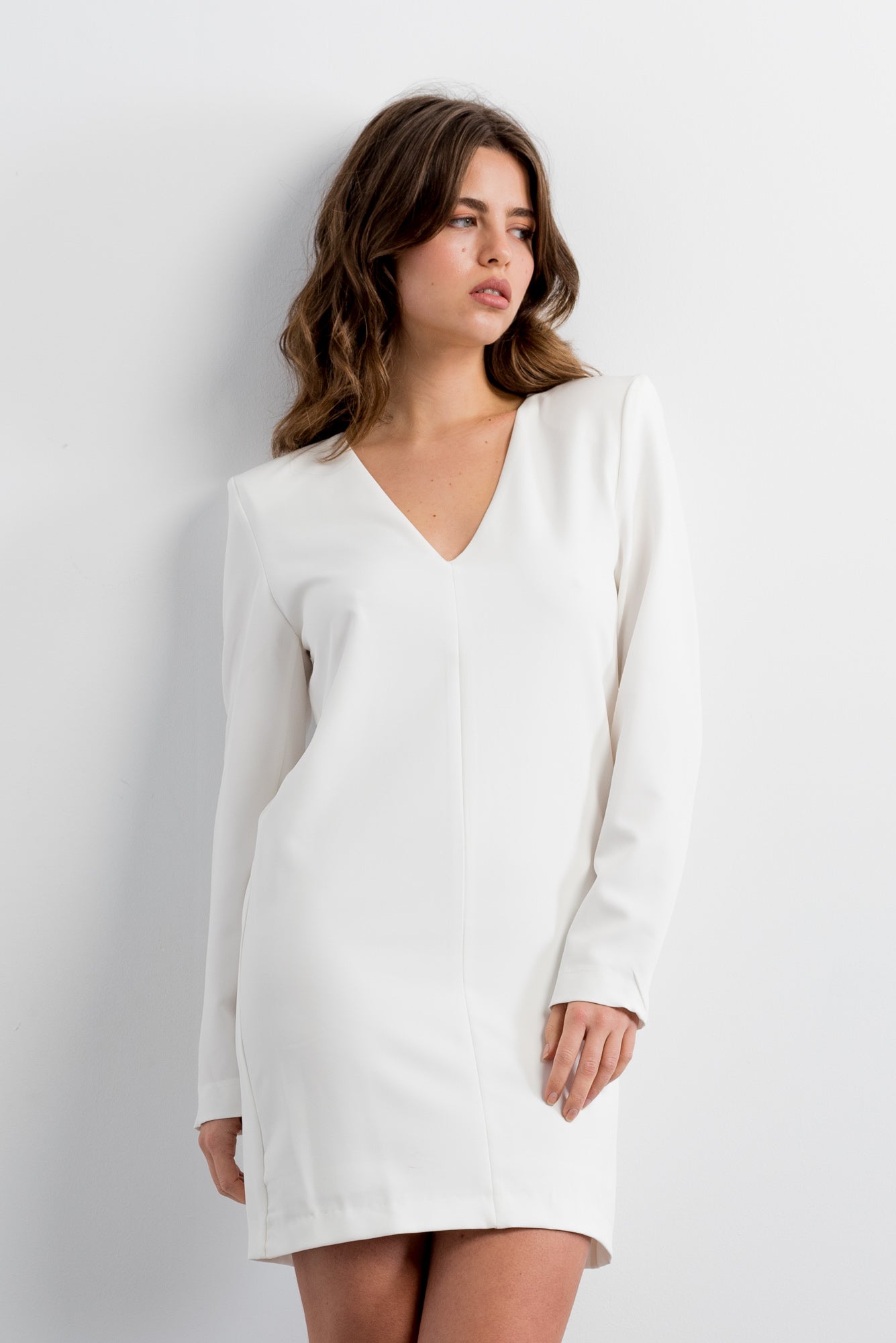 Vestido Mini com Ombreiras